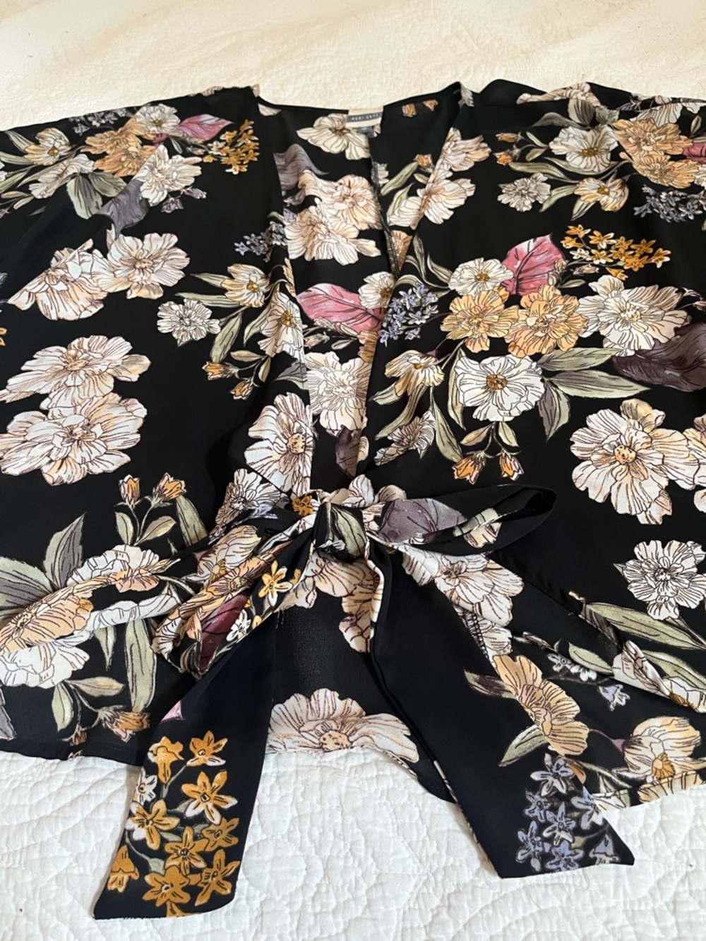 Floral Tie-Lightweight Kimono style  Blouse - Black/Neutral - Picture 3 of 6